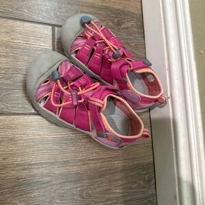 KEEN Kids Youth Girls Size 13 Newport H2 Sandals Berry Pink
